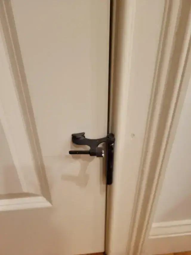  misaligned door hinges